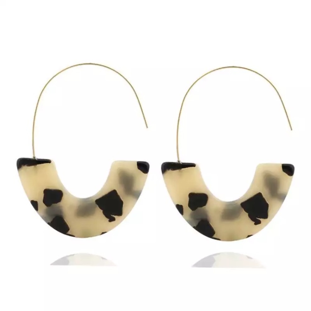 🔴𝟱/$𝟭𝟱🔴𝗖𝗟𝗘𝗔𝗥𝗔𝗡𝗖𝗘 Cream Earrings NEW - Picture 3 of 9
